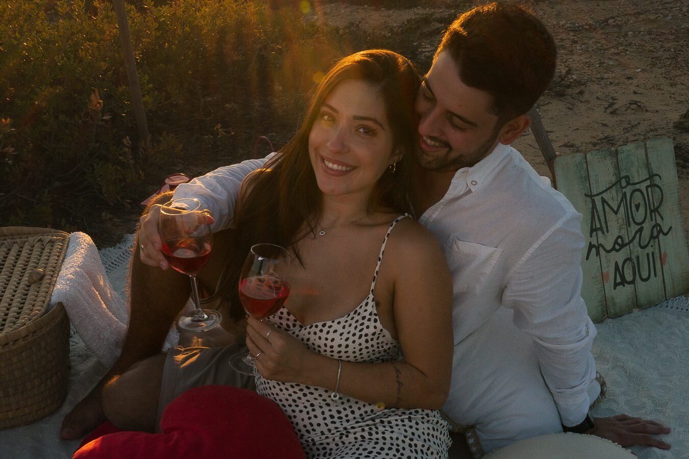 Ensaio de casal ao nascer do sol no Algarve
